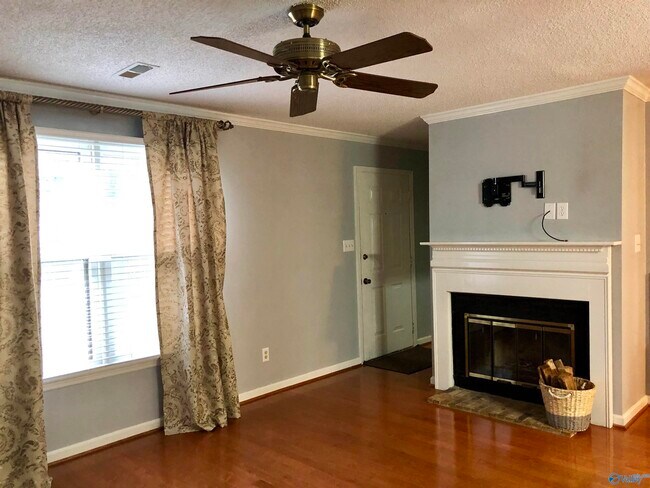 Foto del edificio - 337 Chateau Dr SW