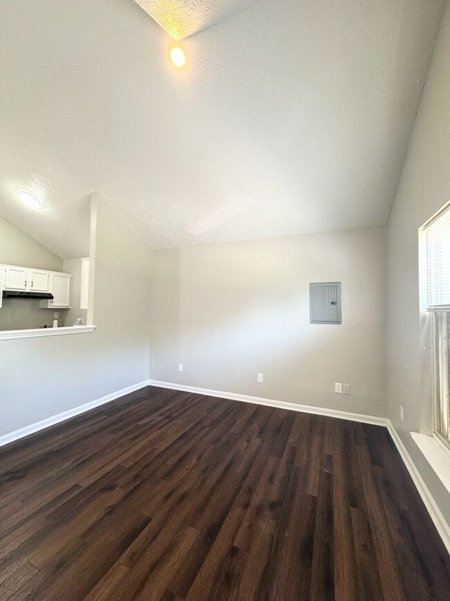 Foto del edificio - MOVE IN SPECIAL! $100 SECURITY DEPOSIT