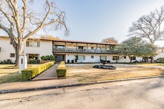 Building Photo - 6205 Greenway Rd