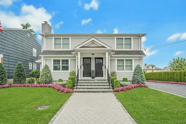 Foto del edificio - 241 Gainsborg Ave E