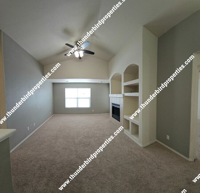 Foto del edificio - Gated Community available NOW!