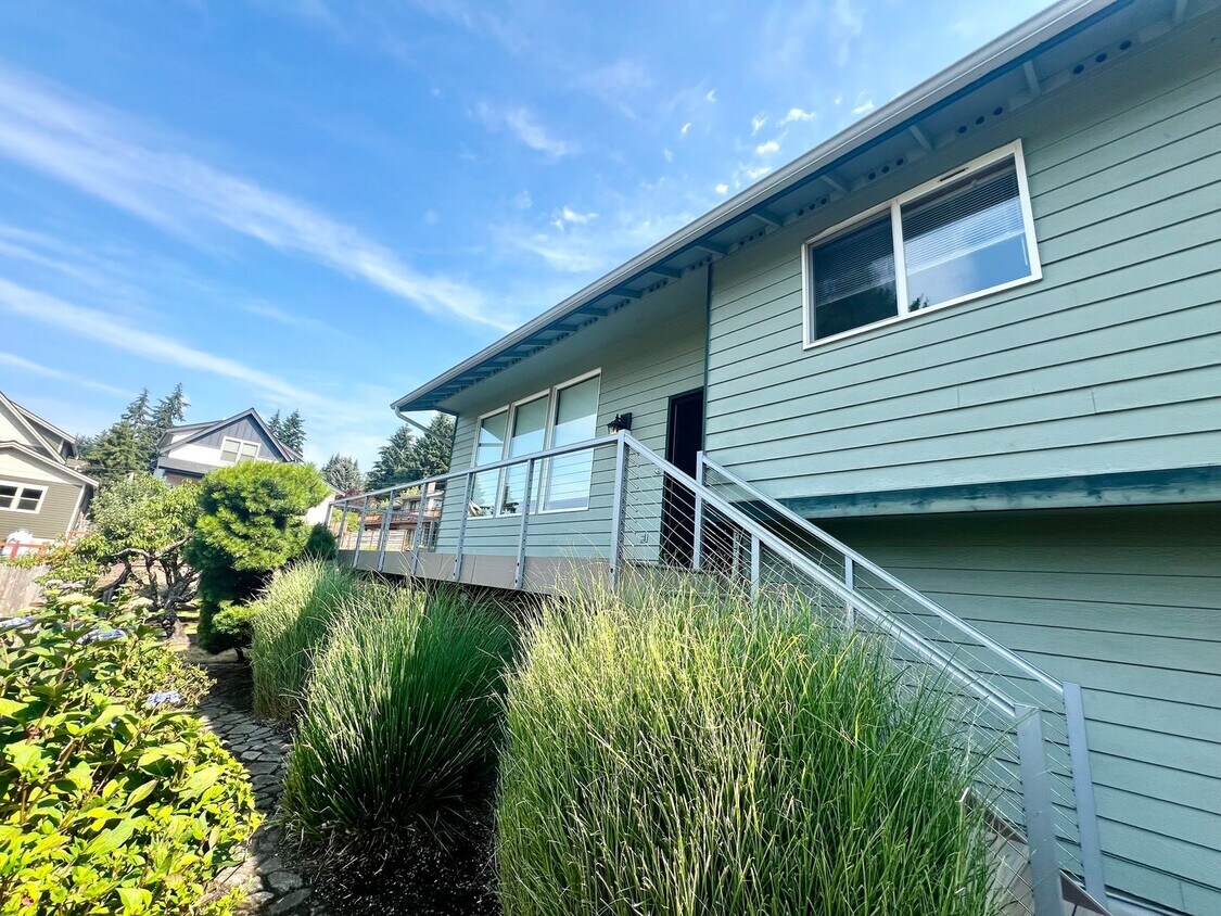 Primary Photo - Great Home in Downtown Kingston