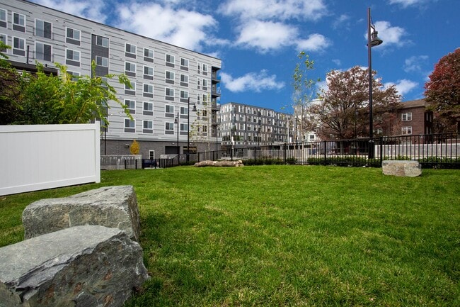 Building Photo - Avra & Cirro