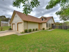 Building Photo - 415 Fantail Loop