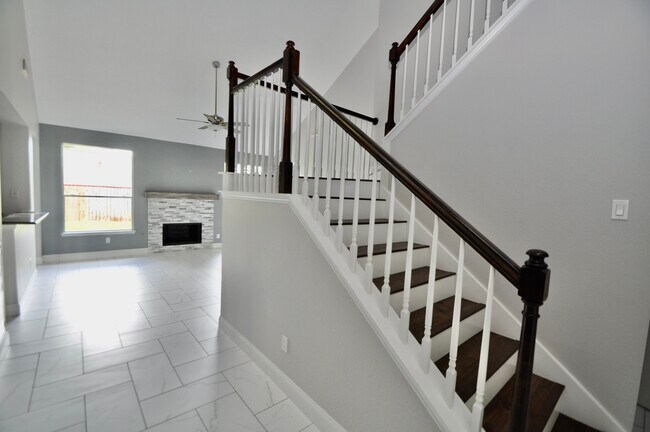 Building Photo - 8819 Hedgestone Ct