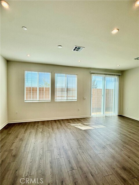 Foto del edificio - 16055 Montenegro Ln