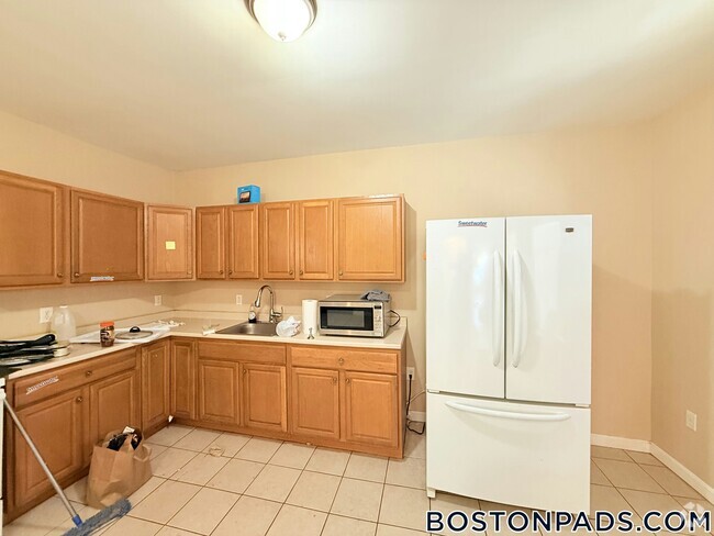 Building Photo - 54 Pleasant St
