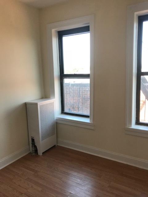Foto del edificio - 1049 Glenmore Ave