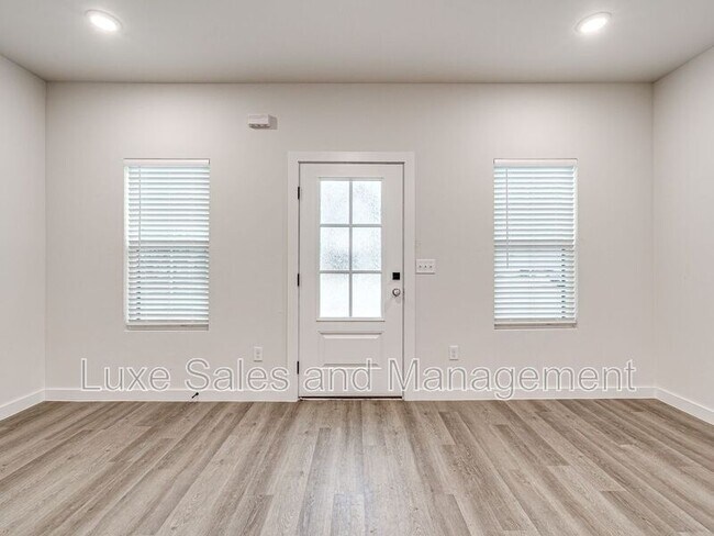 Foto del edificio - 600 W 2nd St