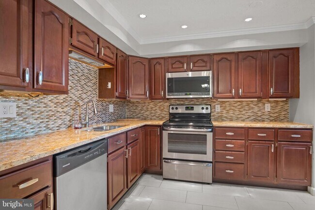 Building Photo - 3390 Longbow Ct
