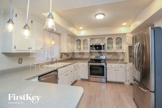 Building Photo - 2012 Tanglewood Dr