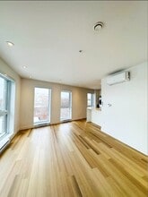 Building Photo - 5719 Ch De La Côte-Des-Neiges