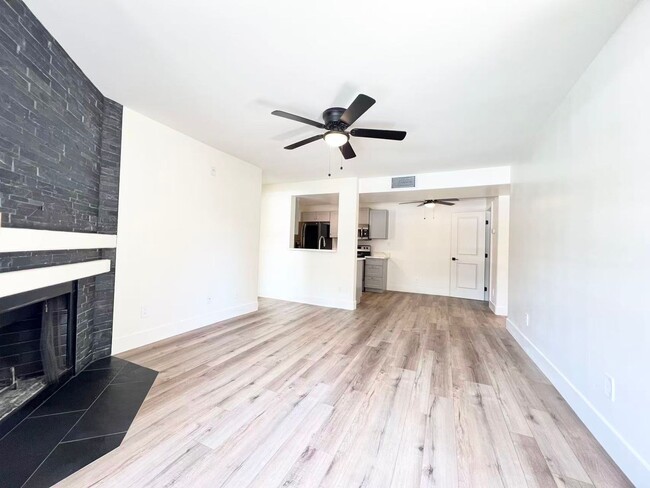 Building Photo - 230 Mission Catalina Ln