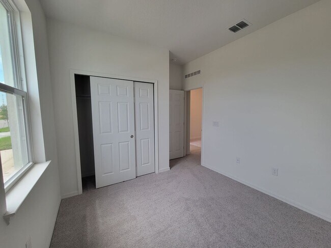 Building Photo - 1346 Normandy Dr