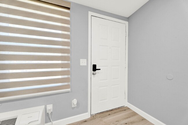 Foto del edificio - 6 Roanoke Ln