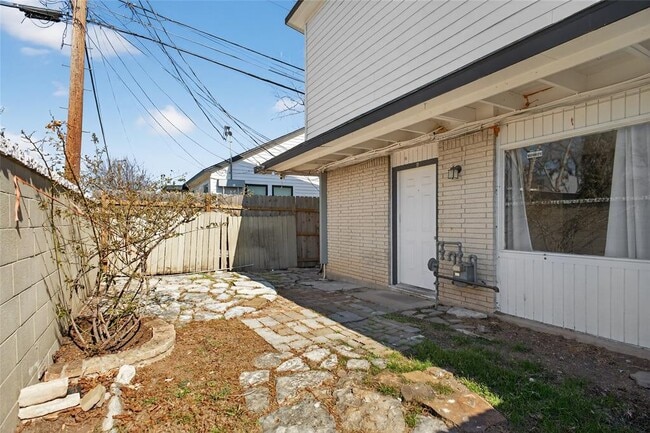 Foto del edificio - 1400 Braes Ridge Dr