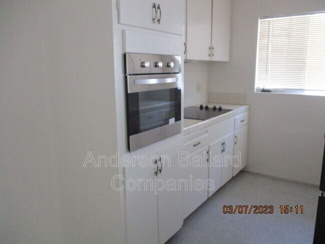 Foto del edificio - 7617 Comstock Ave