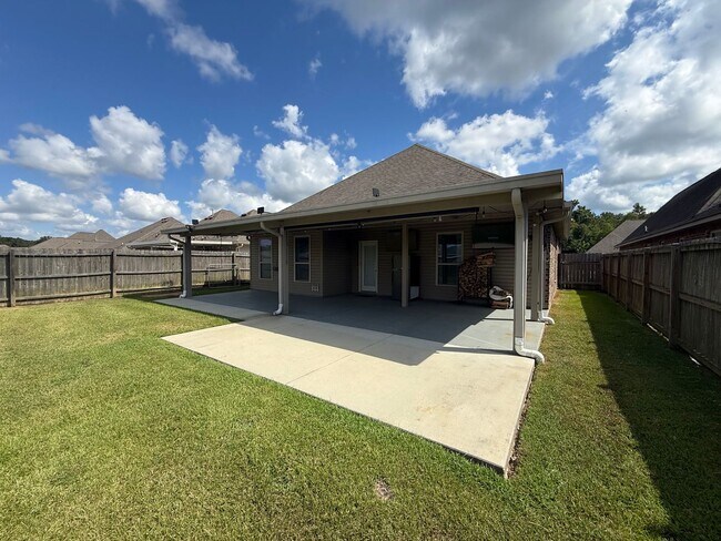 Foto del edificio - 17612 Waterloo Dr