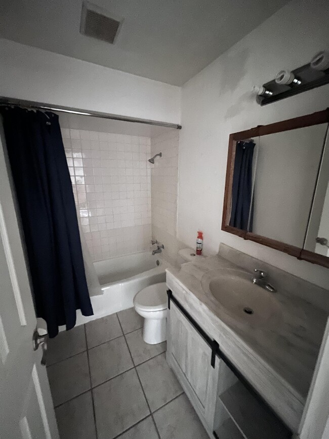 Foto del edificio - 2314 N Flora Ave