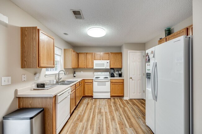 Foto del edificio - Beautiful, well maintained home in the hea...