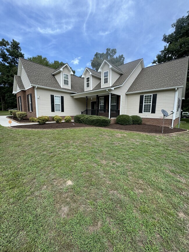 Foto del edificio - 441 Candlewood Dr