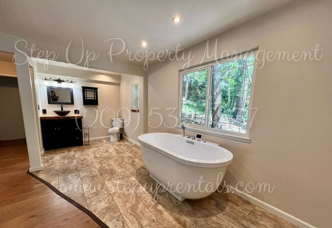 Building Photo - Rustic Modern 3 Bedroom Sanctuary with Designer Kitchen and Expansive Deck