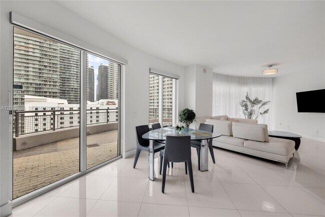 Foto del edificio - 60 SW 13th St