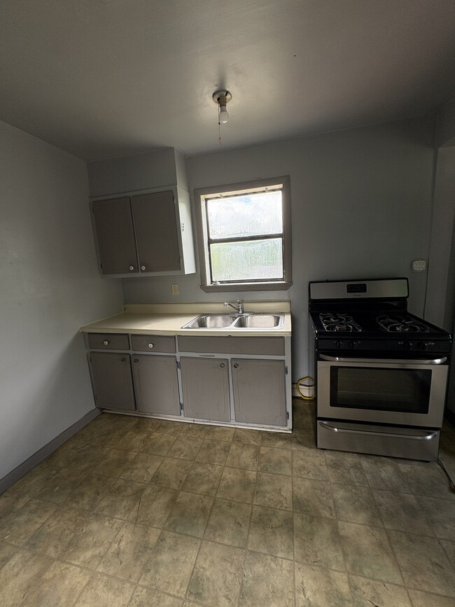 Building Photo - 821 N Highland Ave