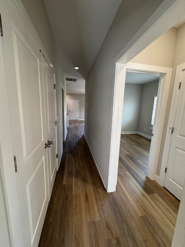 Foto del edificio - 5242 N Cypress Cir