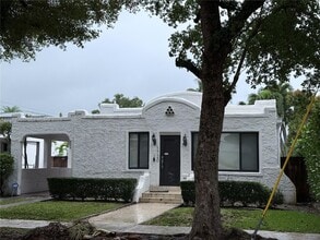 Building Photo - 1720 SW 22nd Terrace