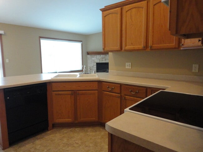 Foto del edificio - 338 Ponderosa Dr