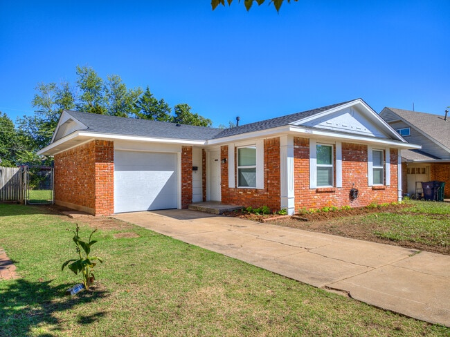 Photo - 14008 Gateway Dr House