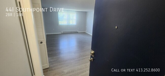 Foto del edificio - 44 Southpoint Dr