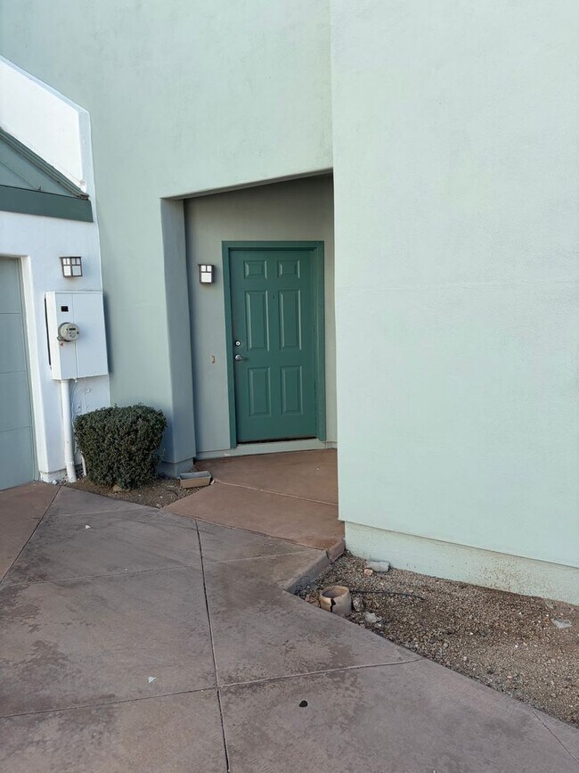 Foto del edificio - 5400 S Hardy Dr
