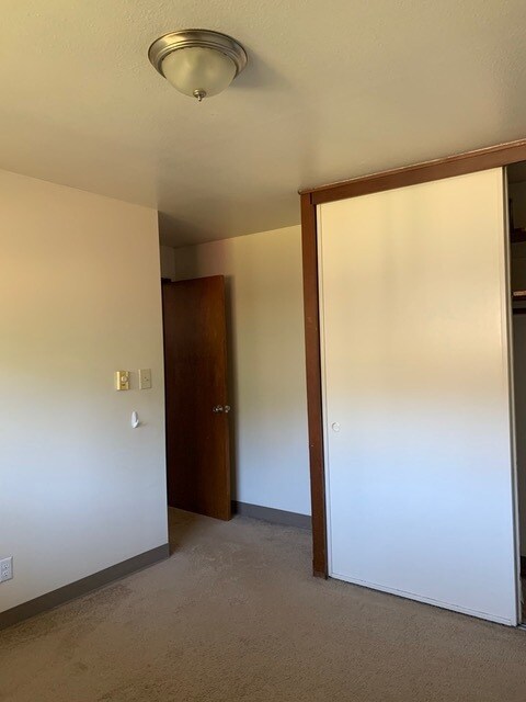 Building Photo - 3047 24th Ave W