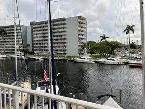 Building Photo - 2415 NW 16th St Rd