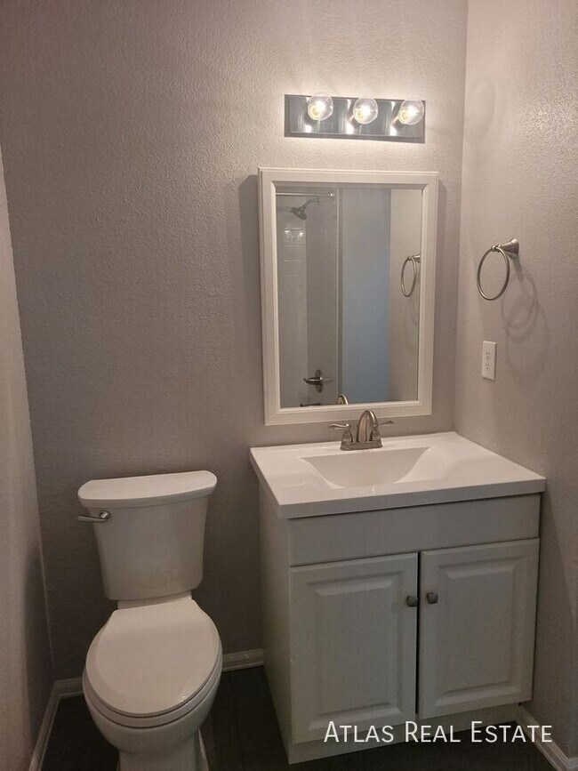 Foto del edificio - 5447 Fiesta Ln