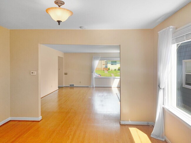 Foto del edificio - Amazing Home, Walk To Green Lake!