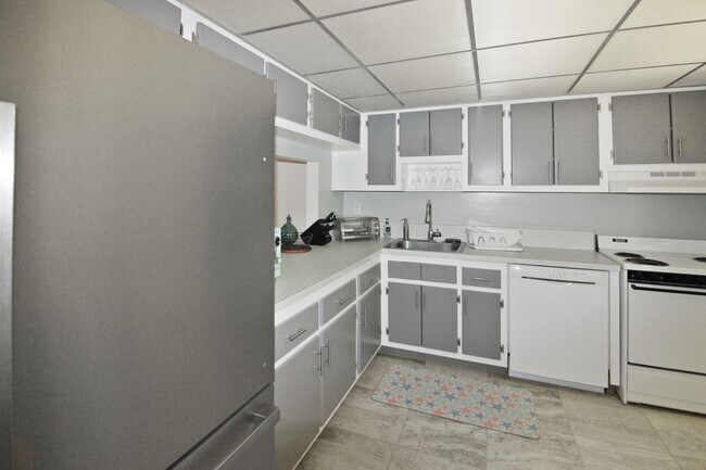 Foto del edificio - Puritan Arms Annual Condo for Rent