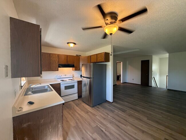 Foto del edificio - 1012 Castlewood Dr