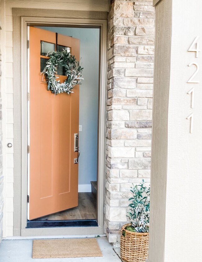 Foto del edificio - 3 Bedroom 3 1/2 Bathroom Home Located on a Corner Lot in Harris Ranch