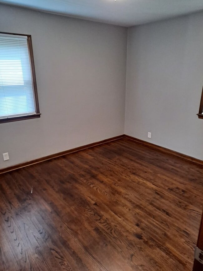 Building Photo - District 66 - 4/2/1 fenced backyard