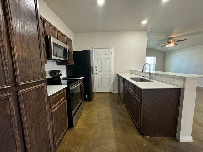 Foto del edificio - 108 Lowes Blvd