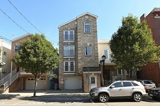 Building Photo - 304 49th St