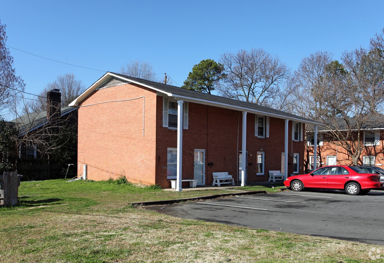 Primary Photo - 2300-2304 Carmine St