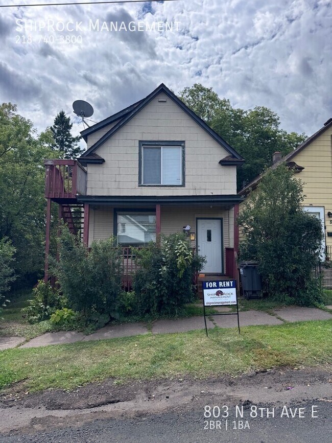 Foto del edificio - 803 N 8th Ave E