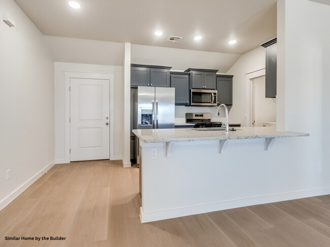 Building Photo - 1608 Highland Loop,