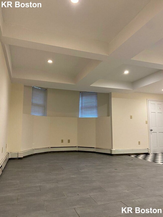 Building Photo - 19 Brimmer St