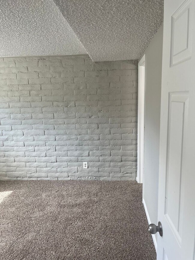 Foto del edificio - 3 Bedroom 2 Bathroom Condo in Lakewood