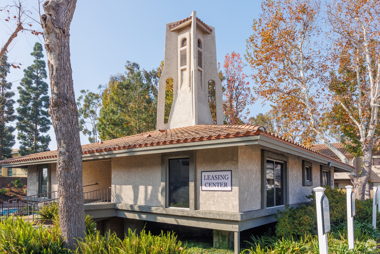 Primary Photo - Huntington Creek Apartments